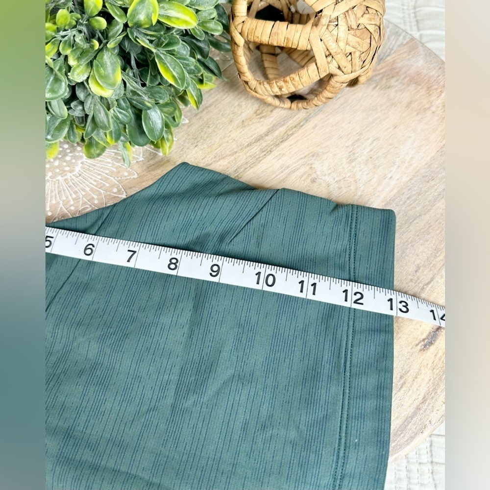 Outdoor Voices Move Free Crop Top in Jasper Green Size Small - Picture 4 of 8